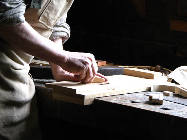 Nuestro equipo de profesionales cuenta  con muchos años de contrastada <strong>experiencia</strong> en el sector de la <strong>carpintería de madera en Cabrils</strong>.